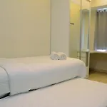 Modern And Full Parquette Studio Springlake Summarecon Bekasi Apartment By Travelio