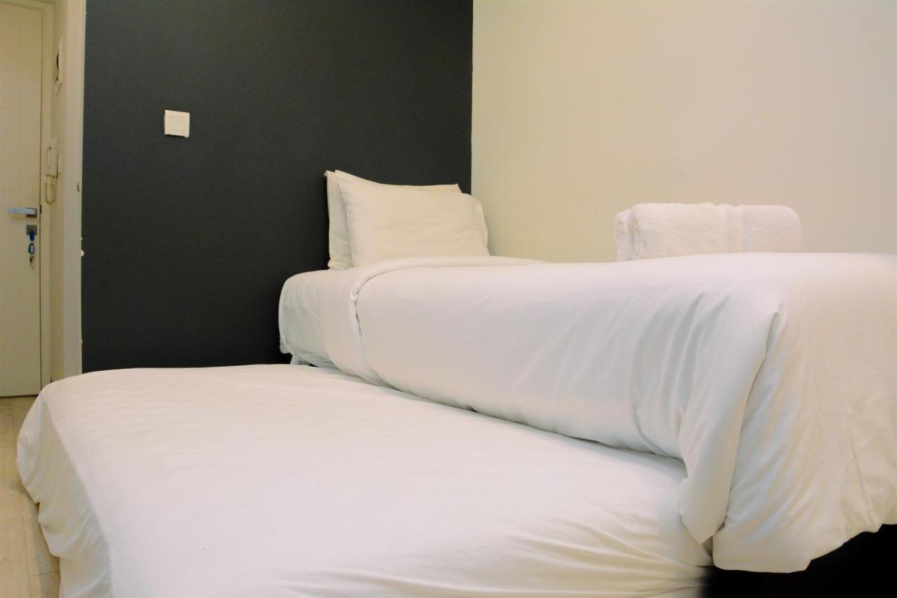Modern And Full Parquette Springlake Summarecon By Travelio *