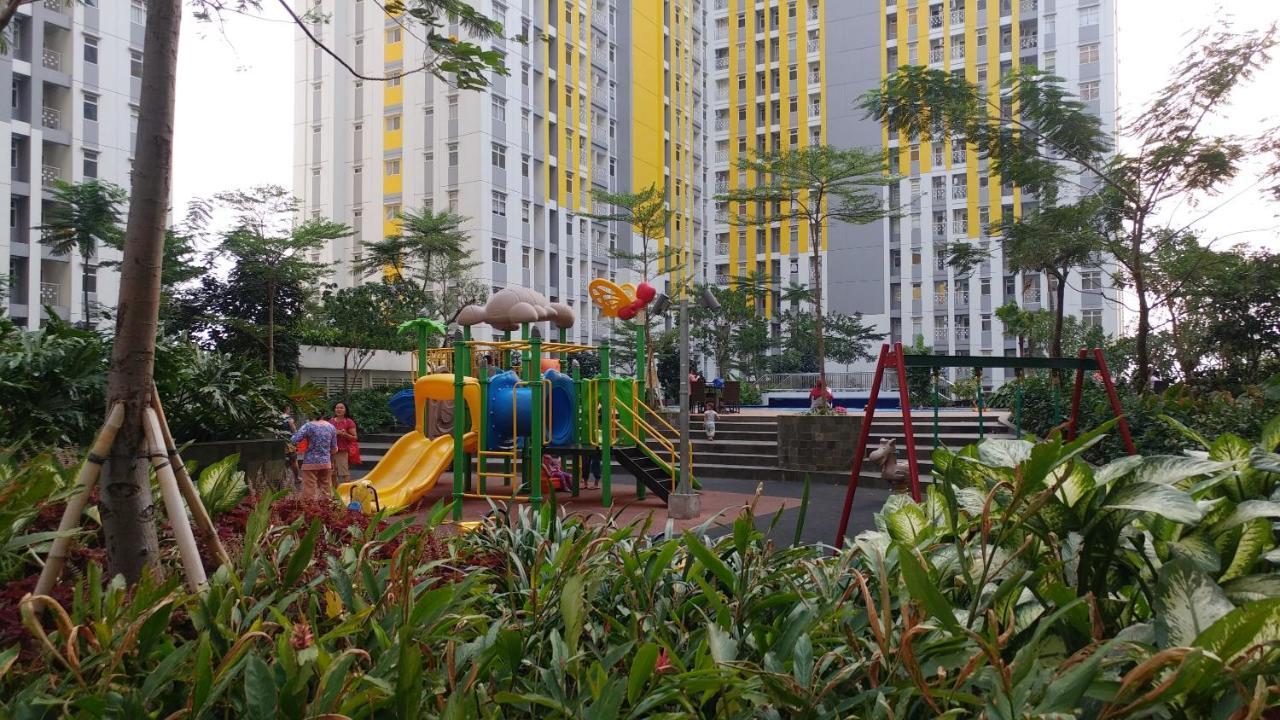 Modern And Full Parquette Springlake Summarecon By Travelio * Bekasi